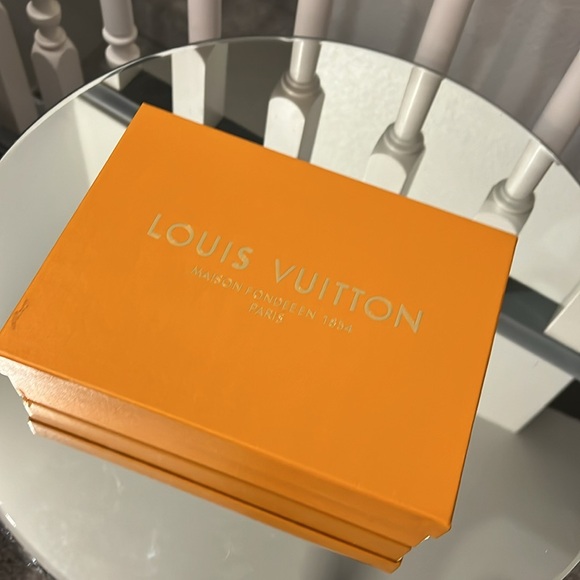 Louis Vuitton gift box - Picture 2 of 8
